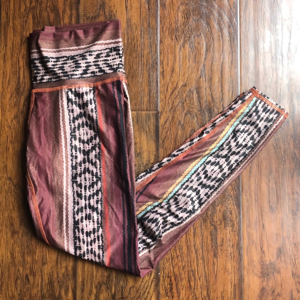 Teeki border town leggings